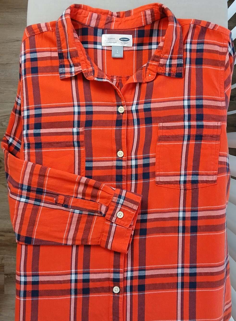 Old Navy Classic Flannel Shirt Women's Large orange-red plaid black white LS
